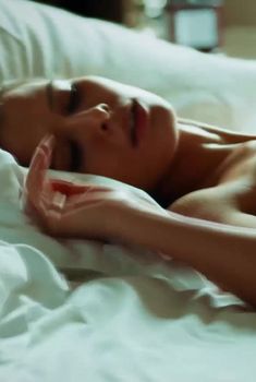Сексуальная Любовь Аксенова показала голые сиськи в сериале «Мажор», 2014